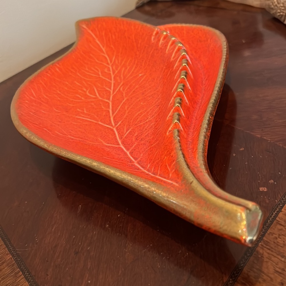 Vintage MCM Orange Leaf Shape Ashtray With Gold Flecks - Picture 2 of 9